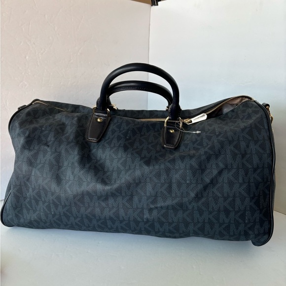 Michael Kors EUC Navy Printed Canvas Duffel Bag. - Picture 3 of 11